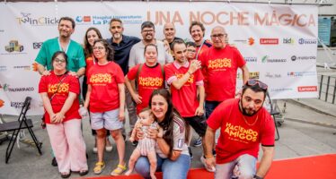 500 pacientes y profesionales del Hospital La Paz celebran el pase de España a la final del Mundial