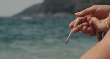El Gobierno prohibirá fumar en playas, además de en terrazas de bares